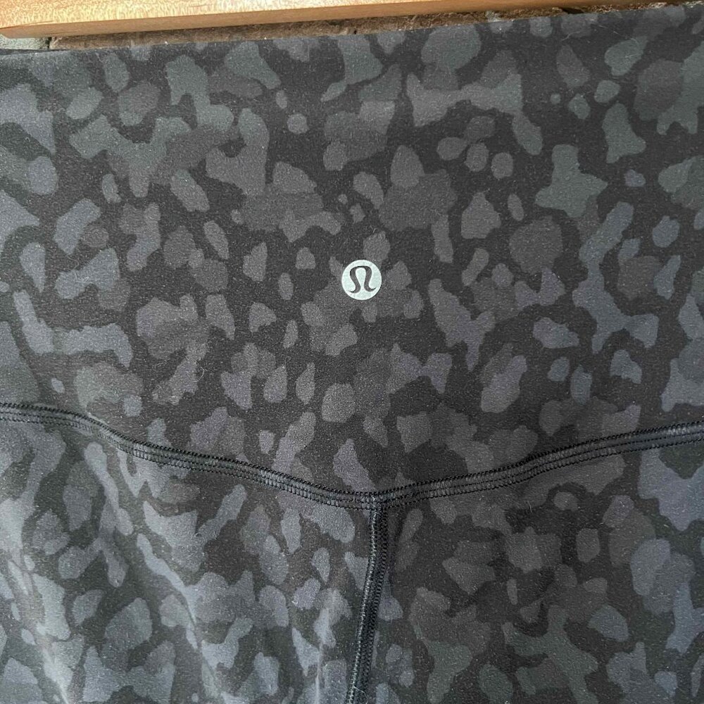 Lululemon Black Gray High-Rise 25" Camo Leggings Women's Size 2 - Picture 6 of 10